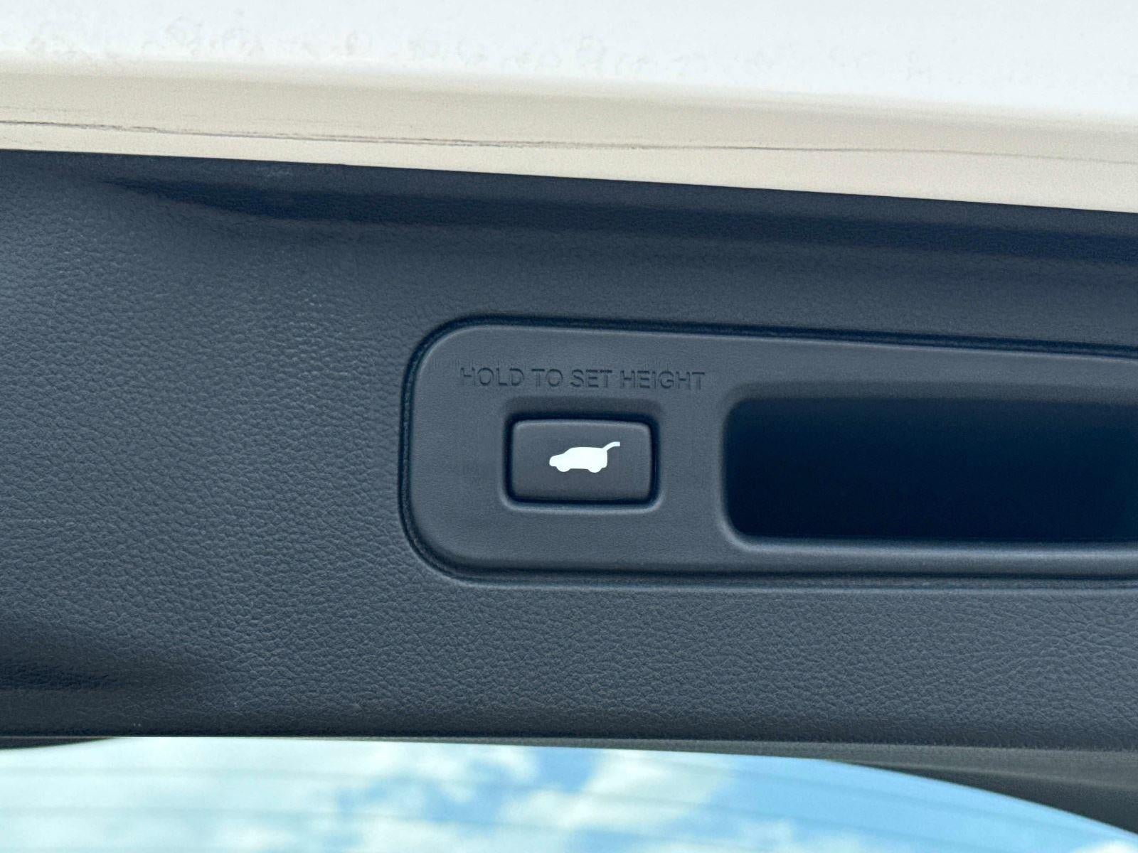 2024 Honda Pilot EX-L w/Rear Captain's Chairs