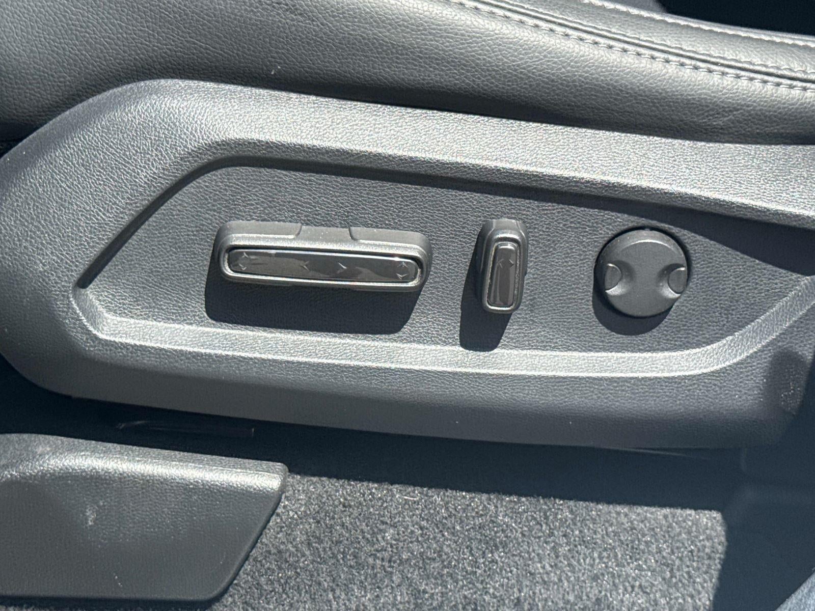 2024 Honda Pilot EX-L w/Rear Captain's Chairs