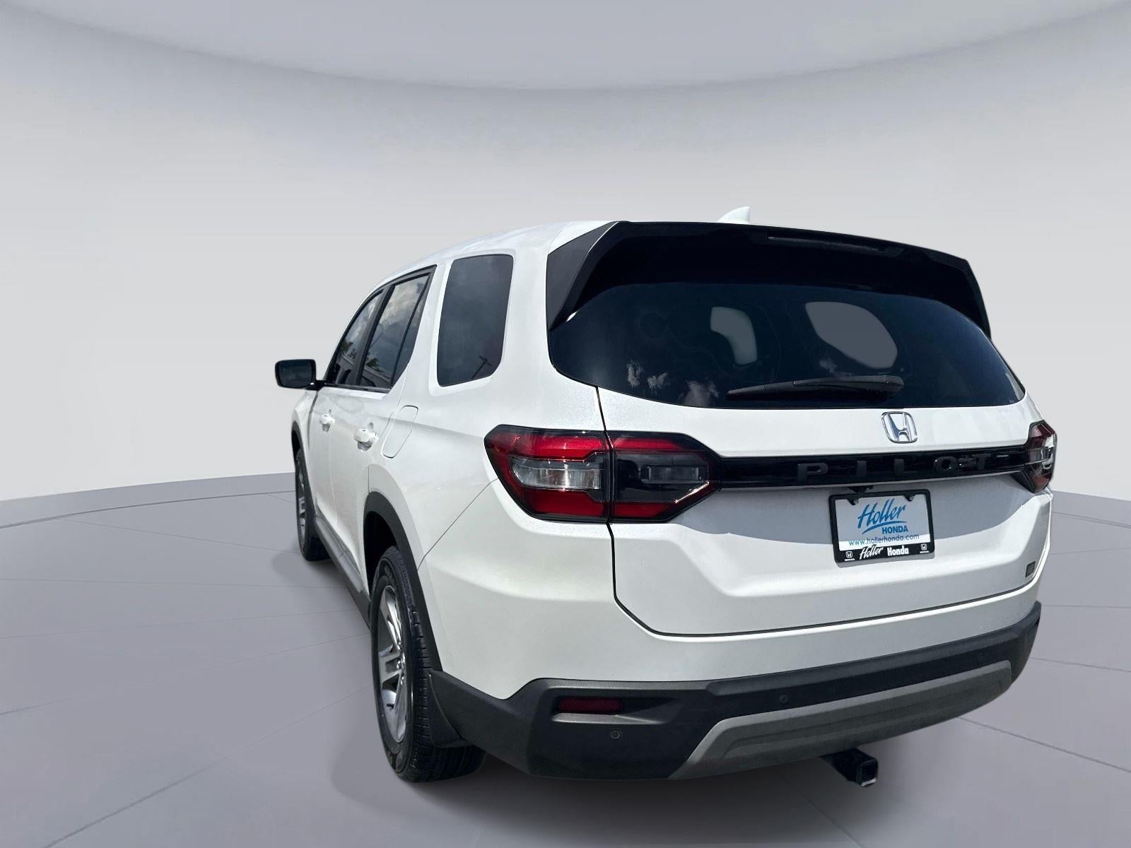2024 Honda Pilot EX-L w/Rear Captain's Chairs