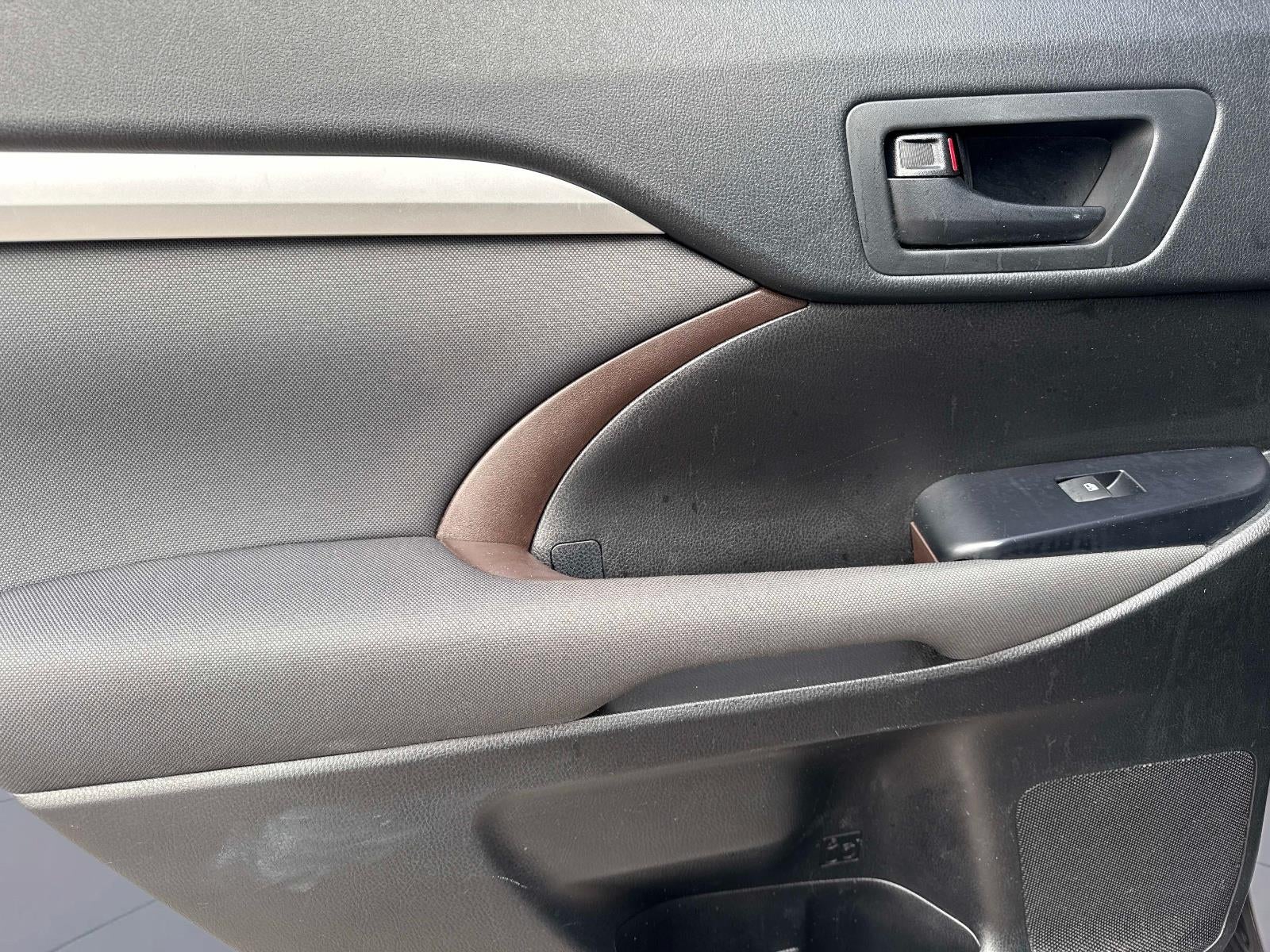 2017 Toyota Highlander LE