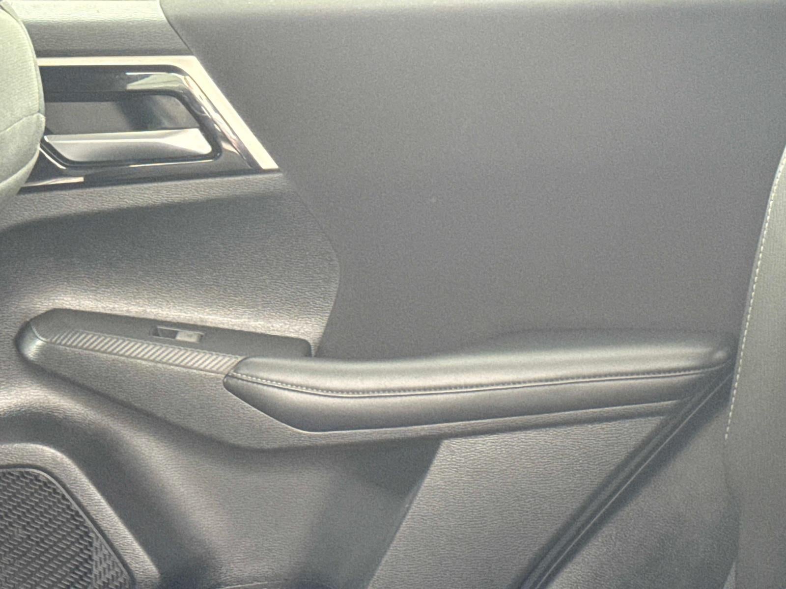 2024 Mitsubishi Outlander ES