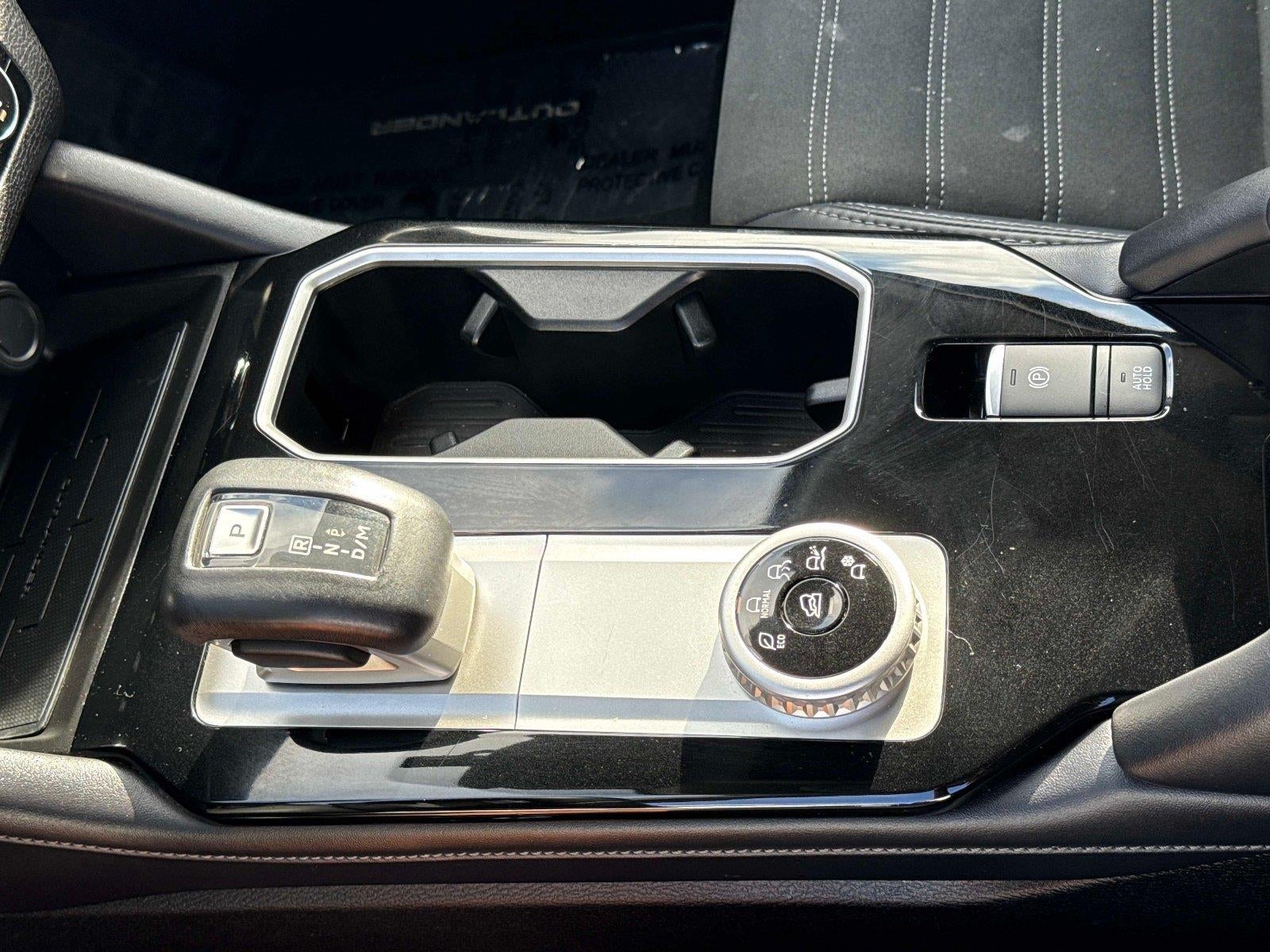 2025 Mitsubishi Outlander SE