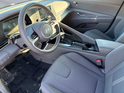 2024 Hyundai Elantra SE