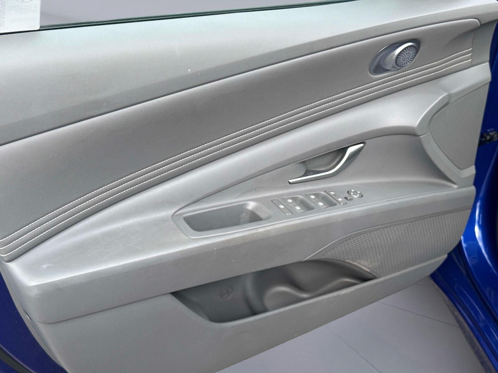 2024 Hyundai ELANTRA SEL SEL