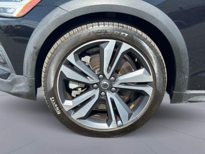 2025 Volvo V60 CROSS COUNT Plus