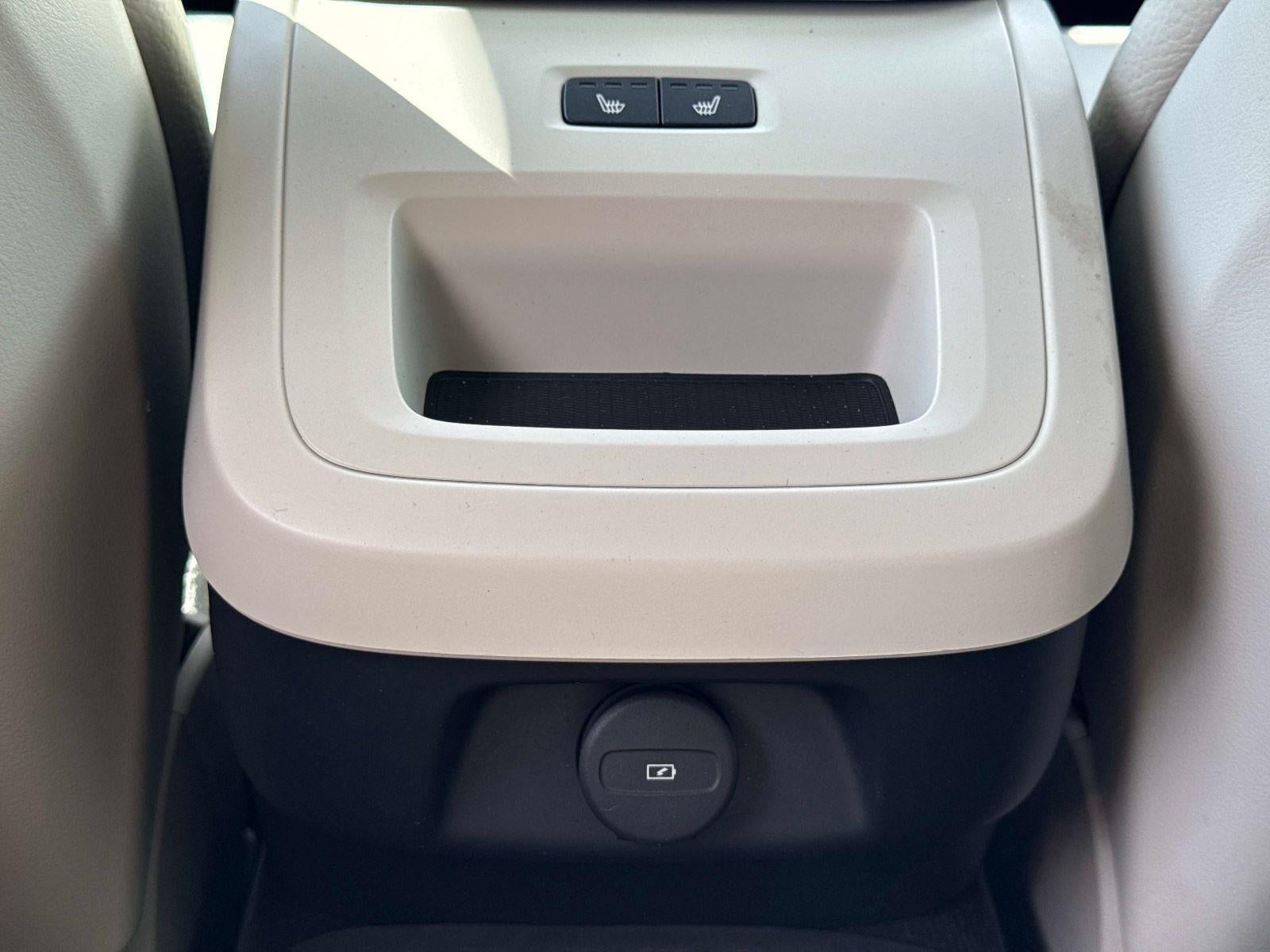 2025 Volvo V60 CROSS COUNT Plus