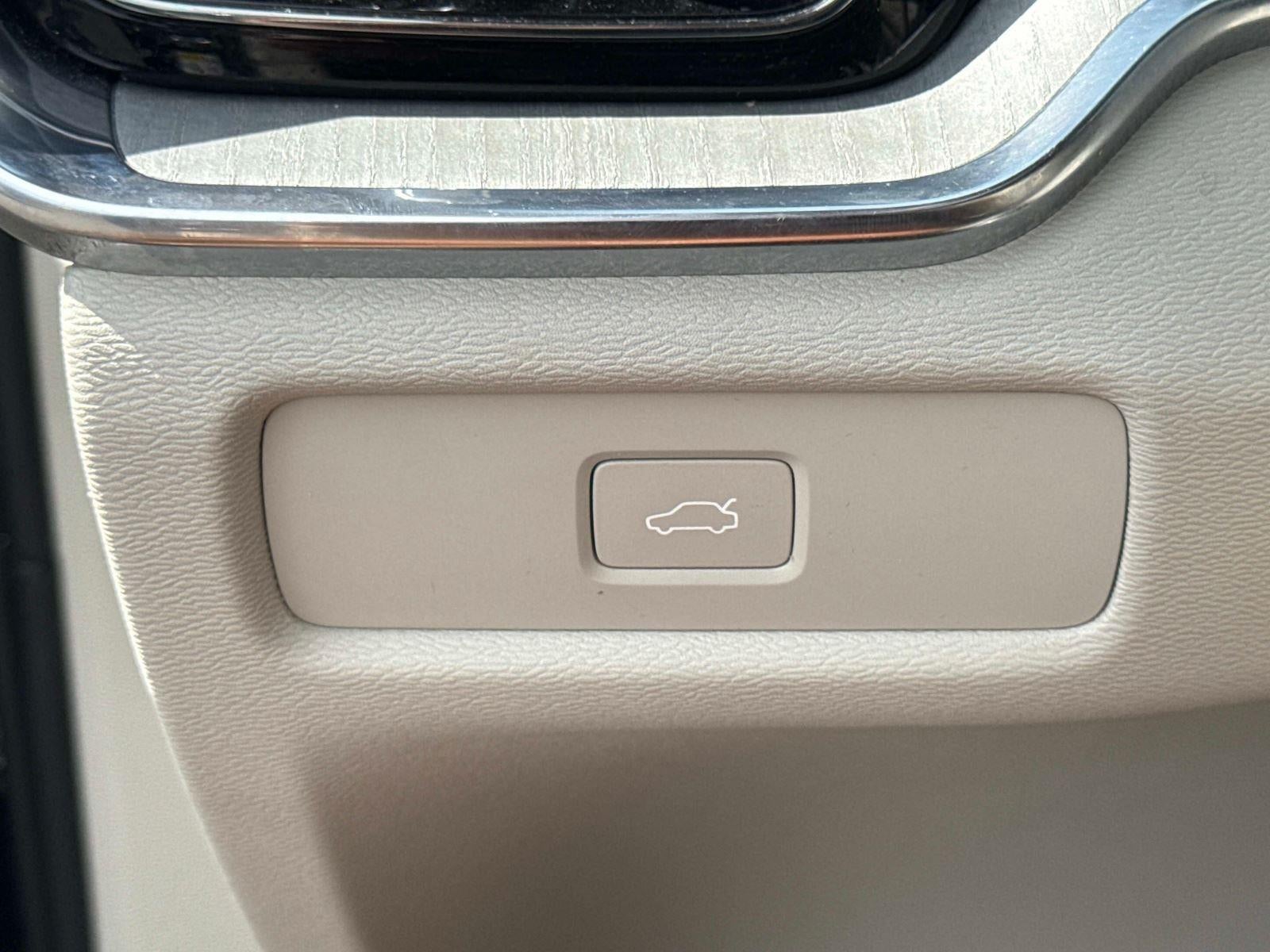 2025 Volvo V60 CROSS COUNT Plus