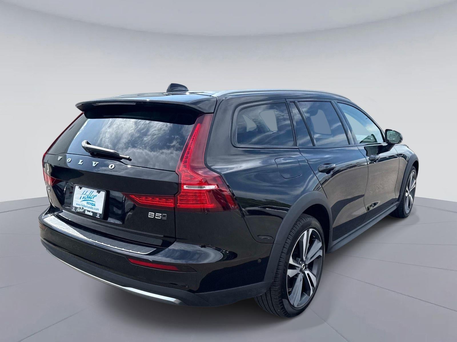 2025 Volvo V60 CROSS COUNT Plus