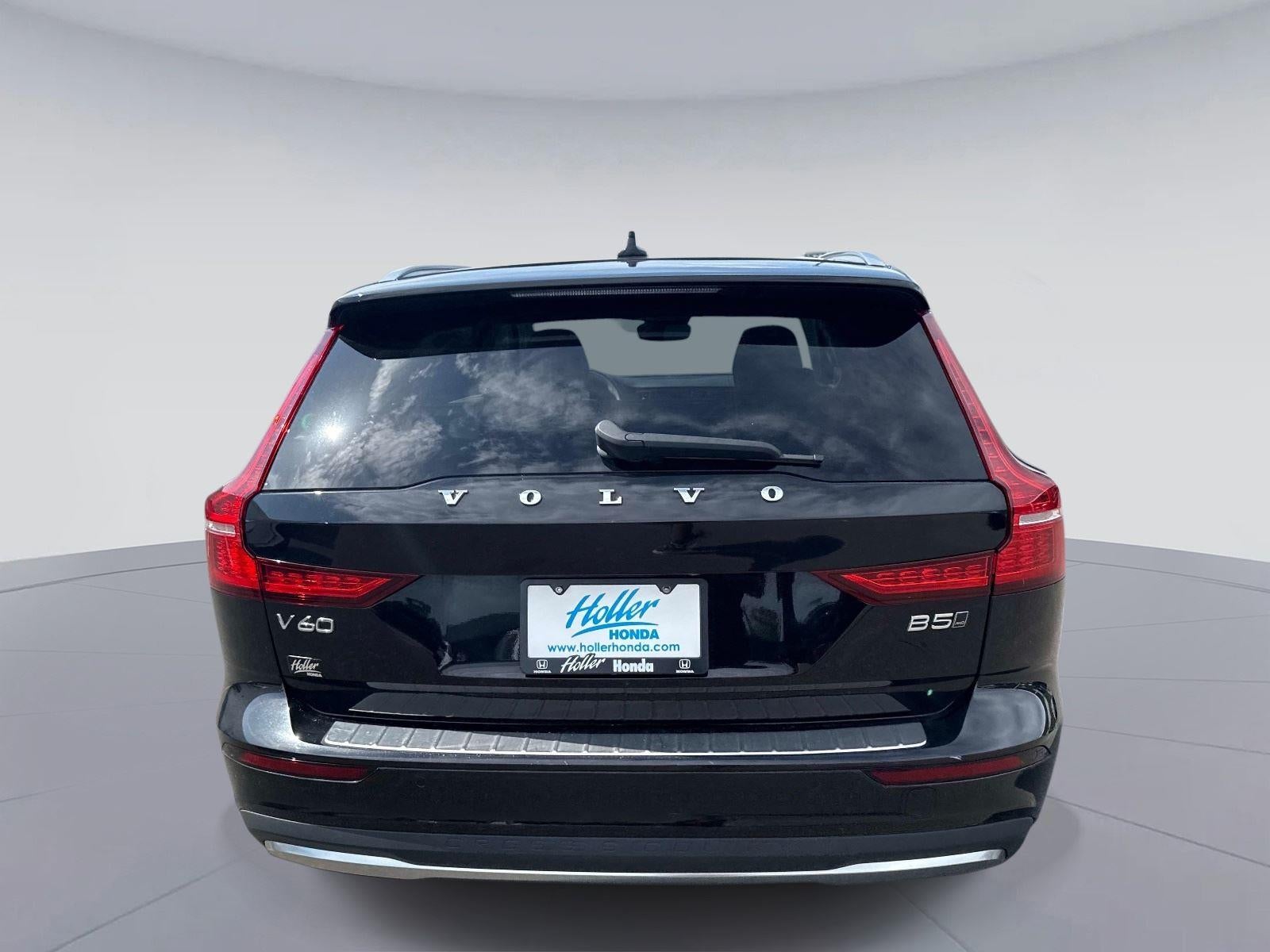 2025 Volvo V60 CROSS COUNT Plus