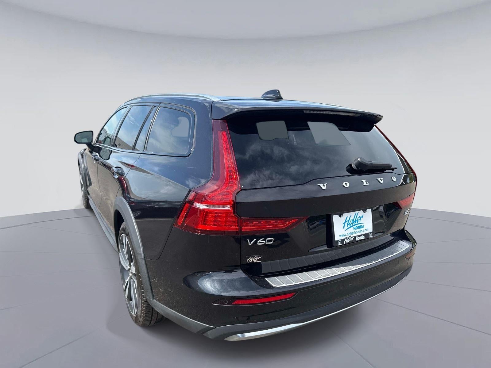 2025 Volvo V60 CROSS COUNT Plus